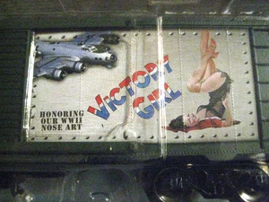 Menards Spur O "Victory Girl" Nase Kunst Gedenk Militär Güterwagen Transport - Bild 1 von 12