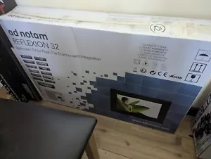 Nuovo Ad Notam Riflesso Impermeabile Bagno LED Argento Specchio Magico Tv 32" - Foto 1 di 5