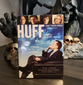 Huff - The Complete First Season (DVD, 2006, 4-Disc Set) - Bild 1 von 5