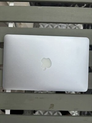 MacBook Air 11-inch (Late 2010) - Very Good Condition - Immagine 1 di 4