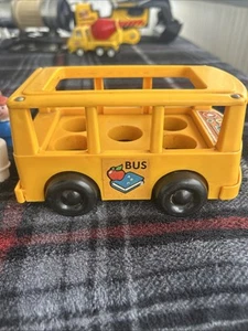Vintage Fisher-Price Little People School Bus, 5 Figures, Antique People Include - Picture 1 of 11