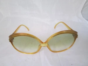 Christian Dior. Alemania Occidental. Optyl. 1960. Lucite. Doradas. Gran tamaño - Imagen 1 de 5