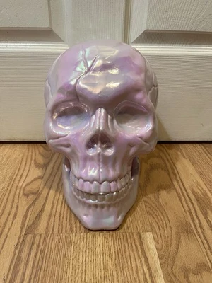 Calavera enchapada grande de 10" utilería decorativa de Halloween - ¡Hyde y EEK! Boutique™ Foto 1 de 3