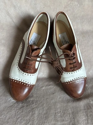 Italia Damas WALTER GENUIN Zapatos de Golf Dos Tonos Marrón Blanco 7.5 Elegante Preppy Foto 1 de 4