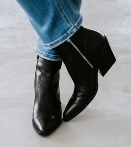 NUEVAS Botas Dolce Vita Para Mujer Volli Cuero Negro Western Tobillo Punta Talla 8 - Imagen 1 de 16