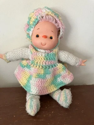 De colección Años 80 Cara de Helado Bebé Muñeca Mano Crochet Vestido Pastel Hilo Pelo Peluche Cuerpo Foto 1 de 4