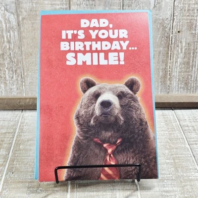 Tarjeta de cumpleaños American Greetings papá oso rojo vertical sonrisa en movimiento humor Foto 1 de 4