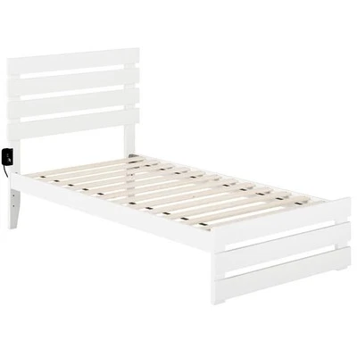 AFI Oxford Solid Wood Twin Bed with Footboard with USB Charger in White - Imagem 1 de 4