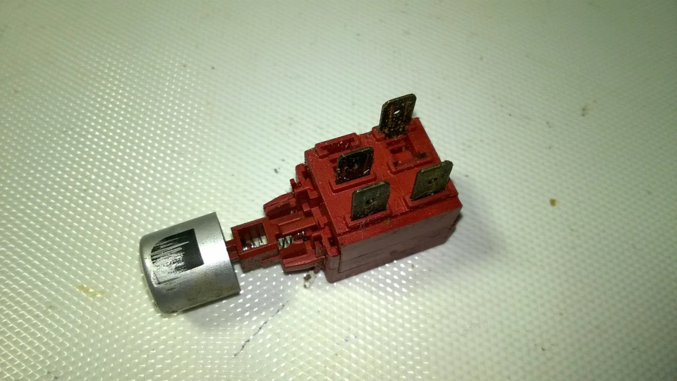 Démonté avec FAGOR LF-011S, interrupteur principal 25205 - Photo 1/1