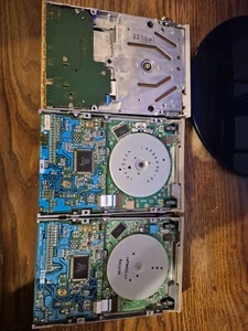 3 Vintage 3.5” inch 1.44 MB PC Floppy Disk Drives - Afbeelding 1 van 5