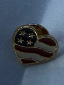 Prendedor de solapa vintage Avon 2001 corazón bandera americana hecho en EE. UU. - Imagen 1 de 6