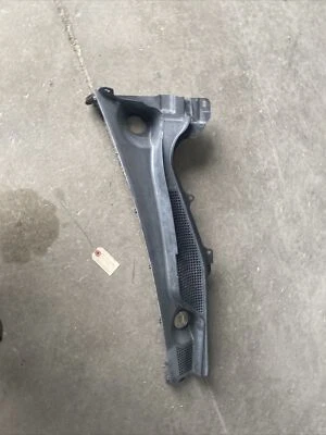 06-10 Infiniti M35 M45 Cubierta de capó de rejilla superior izquierda 66863-EH100 Foto 1 de 4