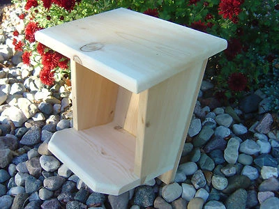 Robin / Caja nido paloma de luto (cedro blanco) Foto 1 de 4