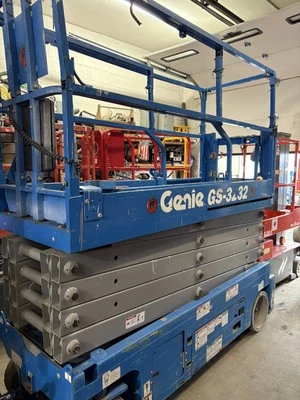 2017 Genie 3232 32ft Electric Scissor Lift 113 hours - Image 1 of 3