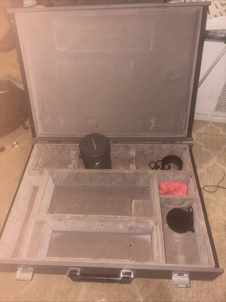 Vintage Sony DCR-VX2100 3CCD MiniDV Handycam Pro Camcorder – Low Light – Tested - Image 1 of 4