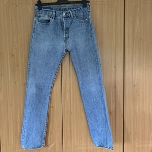 Levi's 501 Men's Jeans Mid Blue - Size 32x34 - Picture 1 of 10