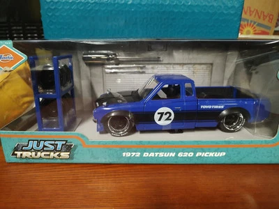 Camioneta pickup Jada 1/24 1972 Datsun 620 2025 con ruedas adicionales azul Just Trucks Foto 1 de 4