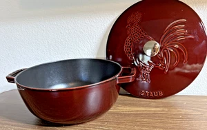 Staub 3.75 Qt Rooster French Dutch Oven Cast Iron Grenadine New Unused Majolica - Picture 1 of 23