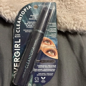 CoverGirl LashBlast Cleantopia Plant Powered Clean Mascara 820 Ultramarine Black - Picture 1 of 6
