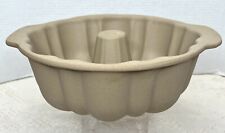 Pampered Chef 10" Fluted Stoneware Bundt Cake Pan Family Heritage Collection USA