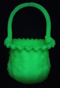 Vintage Fenton Lime Uranium Satin Vase Flowers Glass Glow Ruffle Edge Basket - Picture 1 of 8