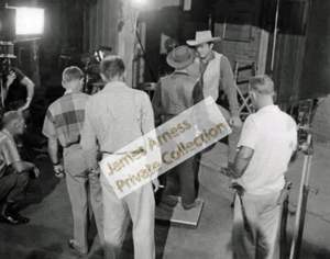 James Arness Collezione Privata Gunsmoke Set Candid 8 x 10 Foto #5 - Foto 1 di 2