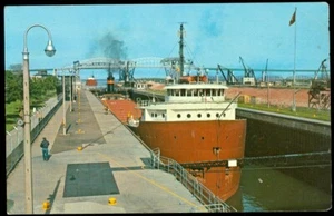 LAKE FREIGHTER IN SOO LOCKS POSTCARD - Picture 1 of 1