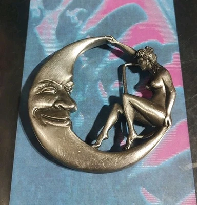 Hebilla de cinturón vintage 1979 Bergamota Brass Works luna guiñando un ojo y dama desnuda W 49 Foto 1 de 3