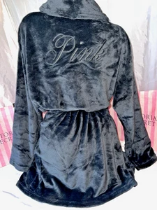 Bata ROSA Victorias Secret Peluche Súper Suave M/L Logo Trasero $69 - Imagen 1 de 2