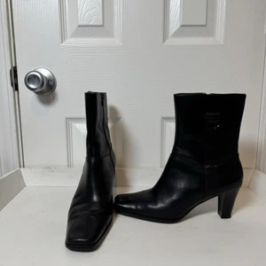 Stivali Etienne Aigner donna 7,5M pelle nera metà polpaccio woodrow tacco zip - Foto 1 di 13