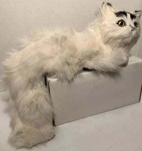 Realistischer weißer Regalsitter Katzen aus echtem Kaninchenfell - Bild 1 von 12