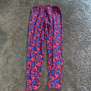 Lula Roe TC leggings Red Base With Blue Filigree Pattern - Picture 1 of 6