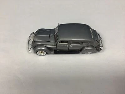 Signature Models 1936 Chrysler Airflow Daimler Diecast 1:32 Car - Image 1 of 4