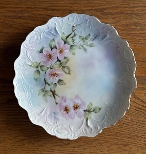 PIATTO FIORI DI MELA DIPINTO A MANO AMERICANO FIRMATO ORO GOFFRATO anni 20 8 3/8" - Foto 1 di 4