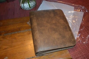 Franklin Covey NEW Zip Binder Brown Distressed Faux Leather 7 Rings 1.5" - Picture 1 of 7