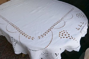 T35 VINTAGE HANDGEFERTIGTE LEINEN TISCHDECKE SCHNITTARBEIT ZUNGENBORDÜREN 63x59" - Bild 1 von 4