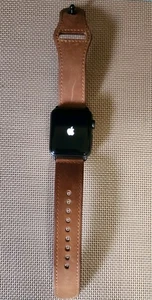 Apple Watch series 3, 38 mm, Space Gray Aluminum, Leather Band Wifi GPS Good - Picture 1 of 8