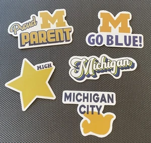 5er Set University of Michigan UM Football Wolverines Go Blue Aufkleber Neu - Bild 1 von 2
