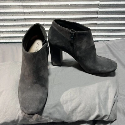 Botín de gamuza gris Via Spiga botín con cremallera tacón bloque lateral para mujer talla 7 Foto 1 de 4