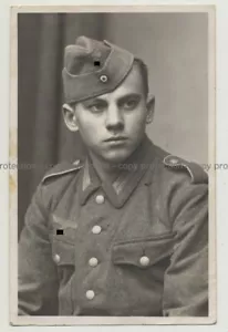 Portrait Of Pretty Young German Soldier In Uniform (Vintage Photo B/W 1930s) - Imagen 1 de 1