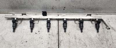 BMW 525i E39 M54 2001-2006 riel de combustible con conjunto de inyectores OEM E46 Foto 1 de 4