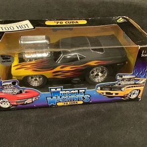Muscle Machines 1/18 70 Cuda Black With Flames In Box - Picture 1 of 8