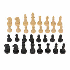 Schach-Figuren aus Kunststoff