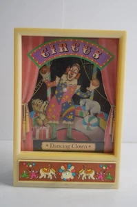 Music Box Vintage Yap’s Circus Dancing Clown - 1981 Cassetto Gioielli Musicali - FUNZIONANTE - Foto 1 di 13