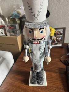 15" "Silver Ice" Nussknacker (Silber & Weiß) - Bild 1 von 4