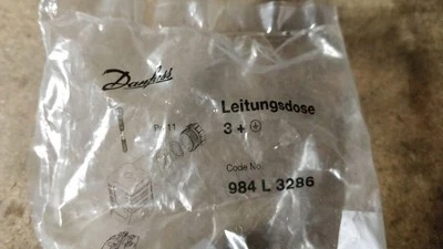 Danfoss Plug 984L3286 - Image 1 of 2