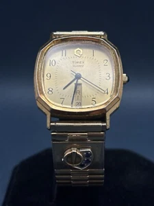 Vintage Timex Q Date/ Day In Gold With 3 Blue Sapphires Quartz Watches - Working - Picture 1 of 11