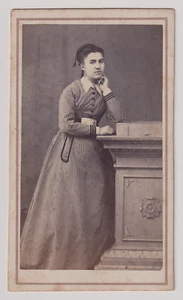 CDV Vidal à Brignoles - Une jeune femme (nommée) - Vintage albumen print 186? - Bild 1 von 2