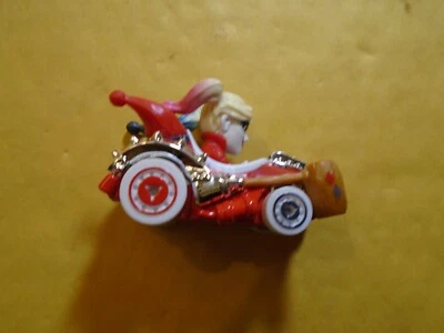 Hot Wheels Racer Verso 2023, fundido a presión, coches (Harley Quinn) envío gratuito Foto 1 de 4
