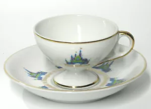 DISNEYLAND hueso porcelana demitasse taza de té y platillo años 70 castillo adorno dorado - Imagen 1 de 7